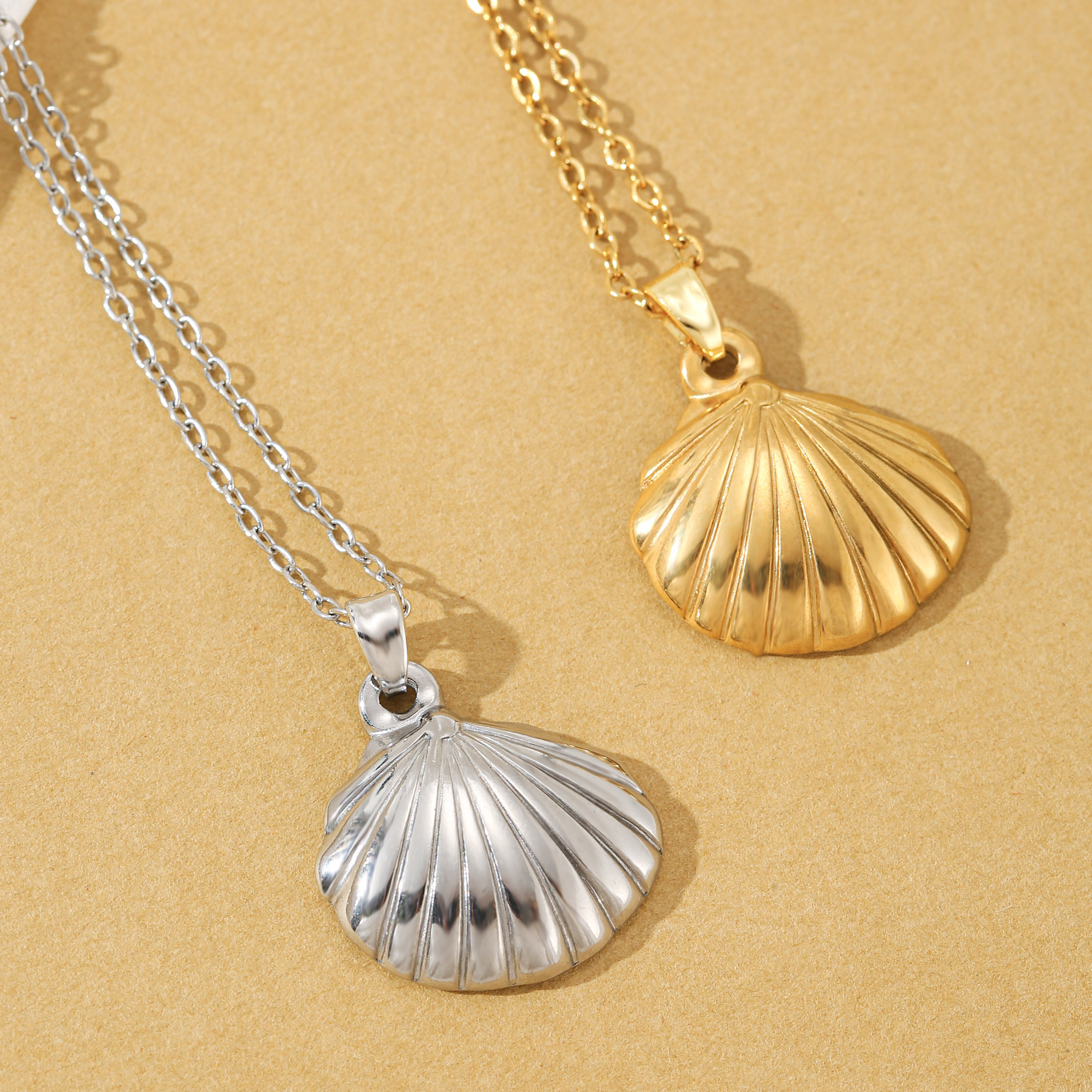 Women's Shell-Shaped Stainless Steel Necklace for Beach Vacations
